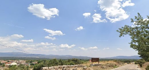 M-913,Lozoyuela-Navas-Sieteiglesias,Carretera de Las Navas,Comunicado